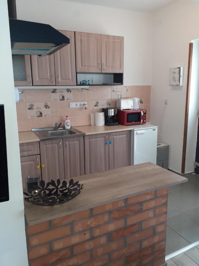 Oazis Apartman Шарошпатак Экстерьер фото