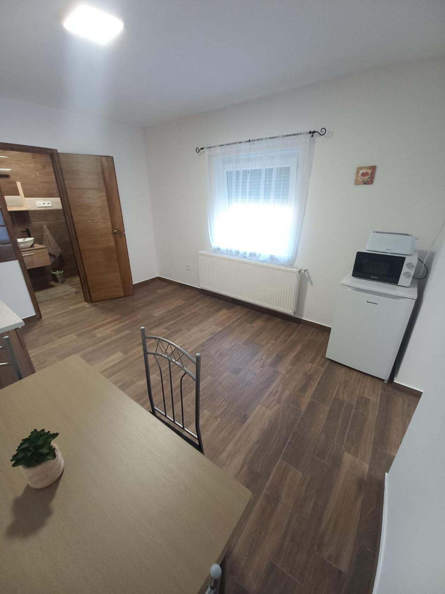 Oazis Apartman Шарошпатак Экстерьер фото