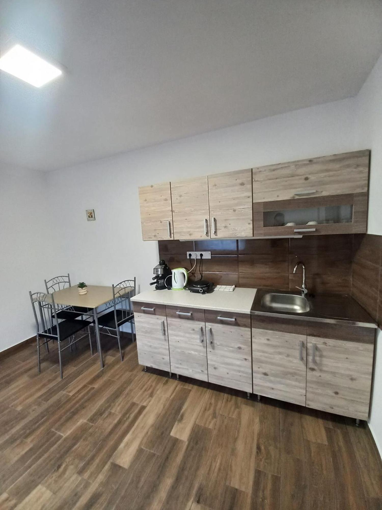 Oazis Apartman Шарошпатак Экстерьер фото
